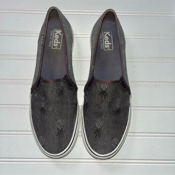 Ked's Womens 8.5 Comfort Slip On Sneakers Pineapple Design Canvas Gray White - Picture 1 of 6